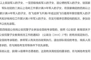 ?今天有35-40位布克的亲朋好友现场看球 赛后排起长队合影留念